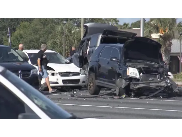ความล้มเหลวในการติดตั้งระบบส่งกำลังของ Ford Bronco ปี 2025: สัญญาณเตือนชุมชน Sparks แบบปิดถนนใกล้แบบโรลโอเวอร์